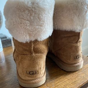 Girls UGGs size 3